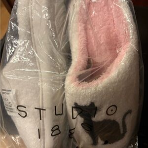 Studio Women's White and Pink Cat Slippers 7/8